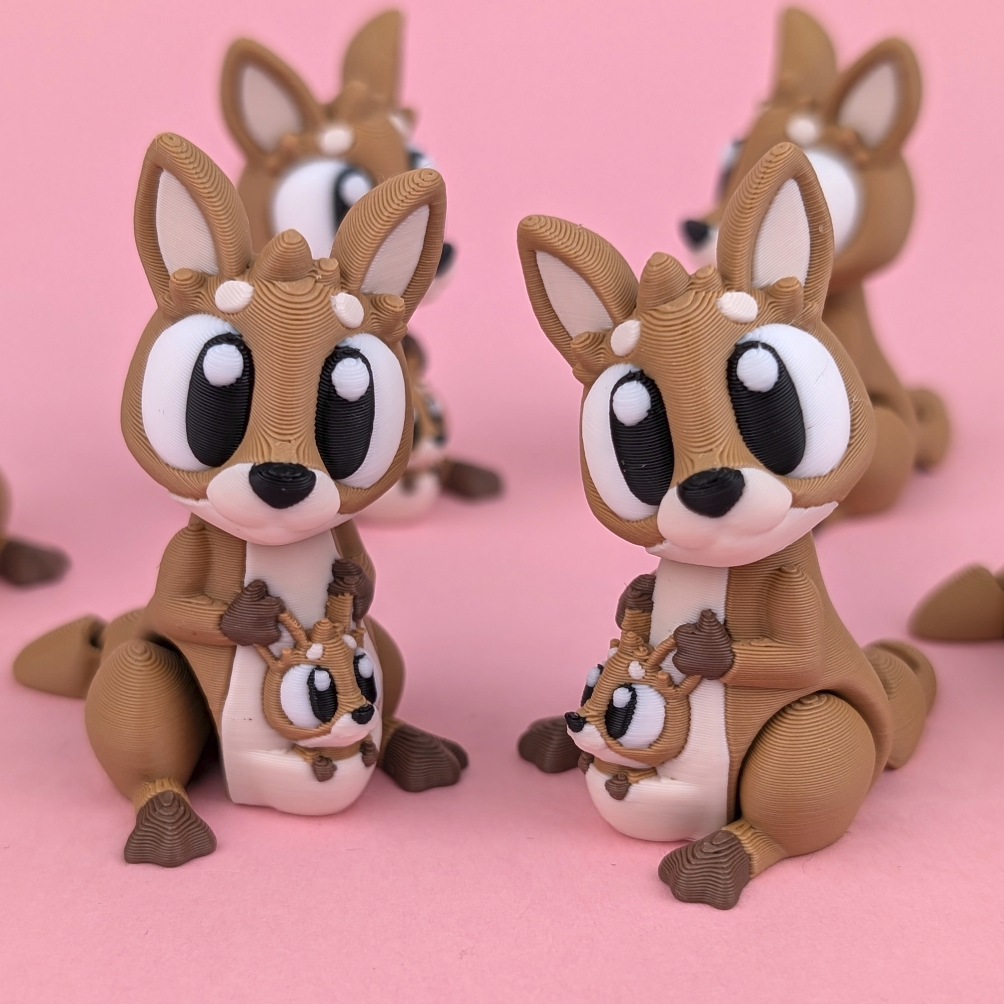 Mama Kangaroo - Figurina 3D Cangur Kawaii cu Pui în Marsupiu